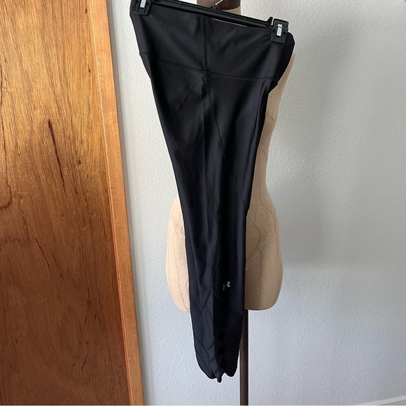 UNDER ARMOUR sz S Black Leggings Compression Heat Gear Side Cut Out  Ankle Crop - Picture 7 of 9